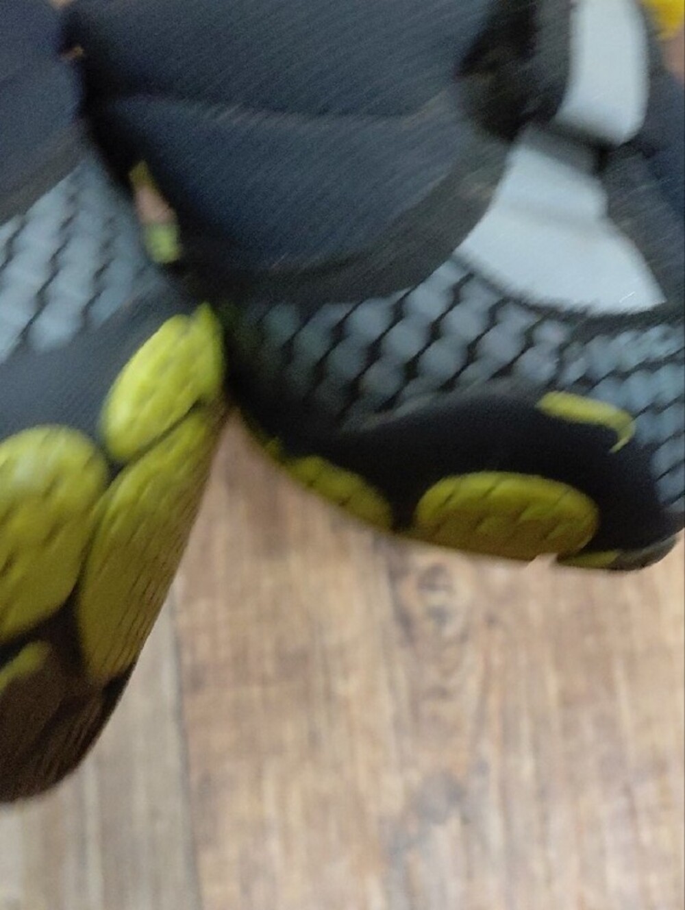 Vibram FiveFingers Black and Yellow Minimalist Toe Shoes Size 42/10-11 - Picture 6 of 8